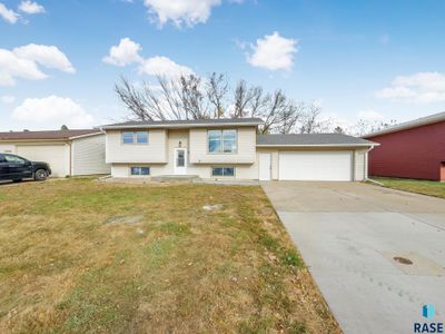 822 Executive Ave, House other with 4 bedrooms, 2 bathrooms and null parking in Crooks SD | Image 1