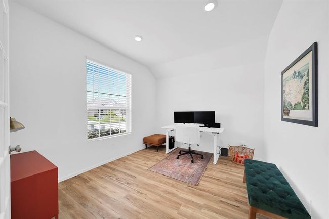 OFFICE perfectly located off Entryway | Image 10