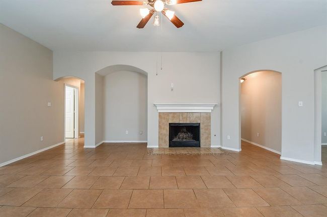 1907 Meadow Edge Ln, House other with 3 bedrooms, 2 bathrooms and 2 parking in Spring TX | Image 5