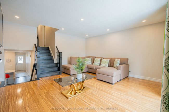 4 Simmons Blvd, House other with 5 bedrooms, 4 bathrooms and 3 parking in Brampton ON | Image 19