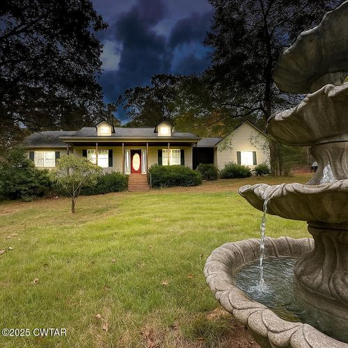 63 Godfrey Cir, Selmer, TN, 38375-3268 | Card Image