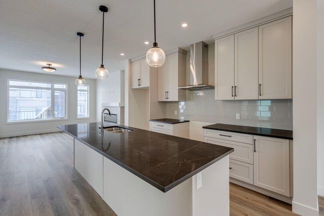 65 Royal Elm Green Nw, Home with 3 bedrooms, 2 bathrooms and 2 parking in Calgary AB | Image 6