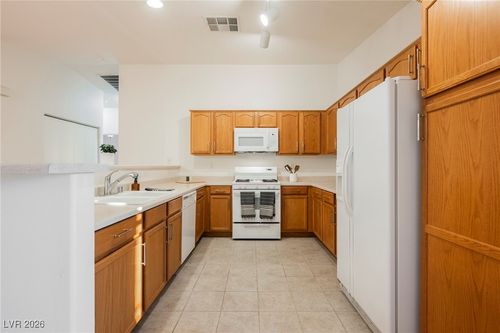 4960 Mascaro Dr, Las Vegas, NV, 89122-8107 | Card Image