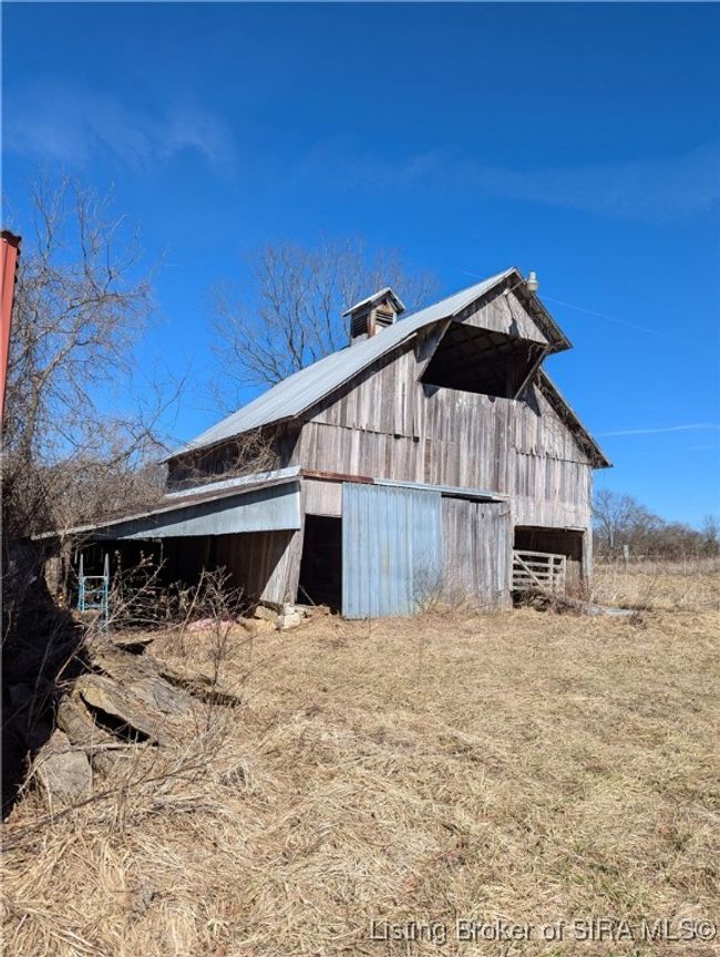 6140 N White River Rd, Home with 6 bedrooms, 2 bathrooms and null parking in Campbellsburg IN | Image 6