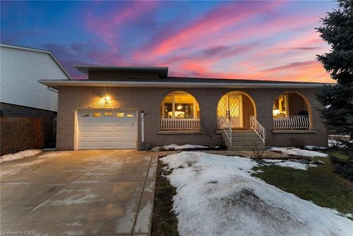 95 Ellington Ave, Stoney Creek, ON, L8E3T5 | Card Image