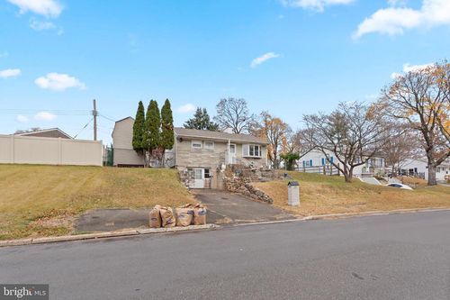 419 Temple Rd, SOUTHAMPTON, PA, 18966-3415 | Card Image