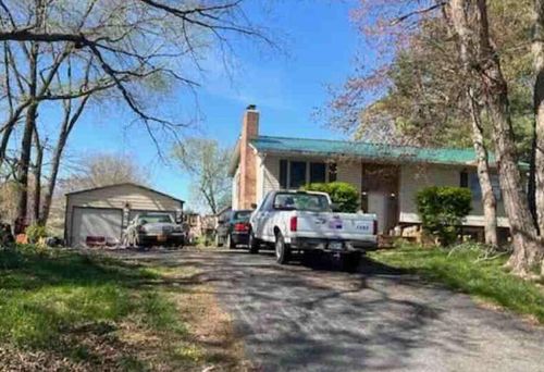 6001 Oakview Ave, Dublin, VA, 24084-2247 | Card Image