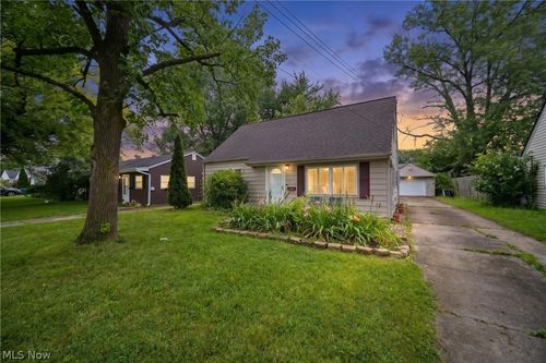 633 Vermont Dr, Lorain, OH, 44052-2647 | Card Image