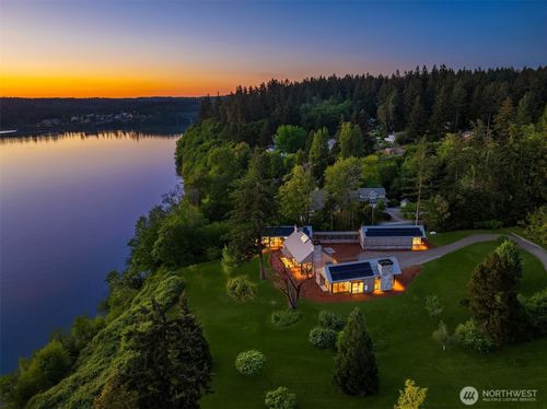 15137 Henderson Rd Ne, Bainbridge Island, WA, 98110-3015 | Card Image