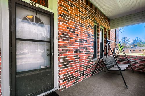 208 N Avenue B, Elgin, TX, 78621-2643 | Card Image