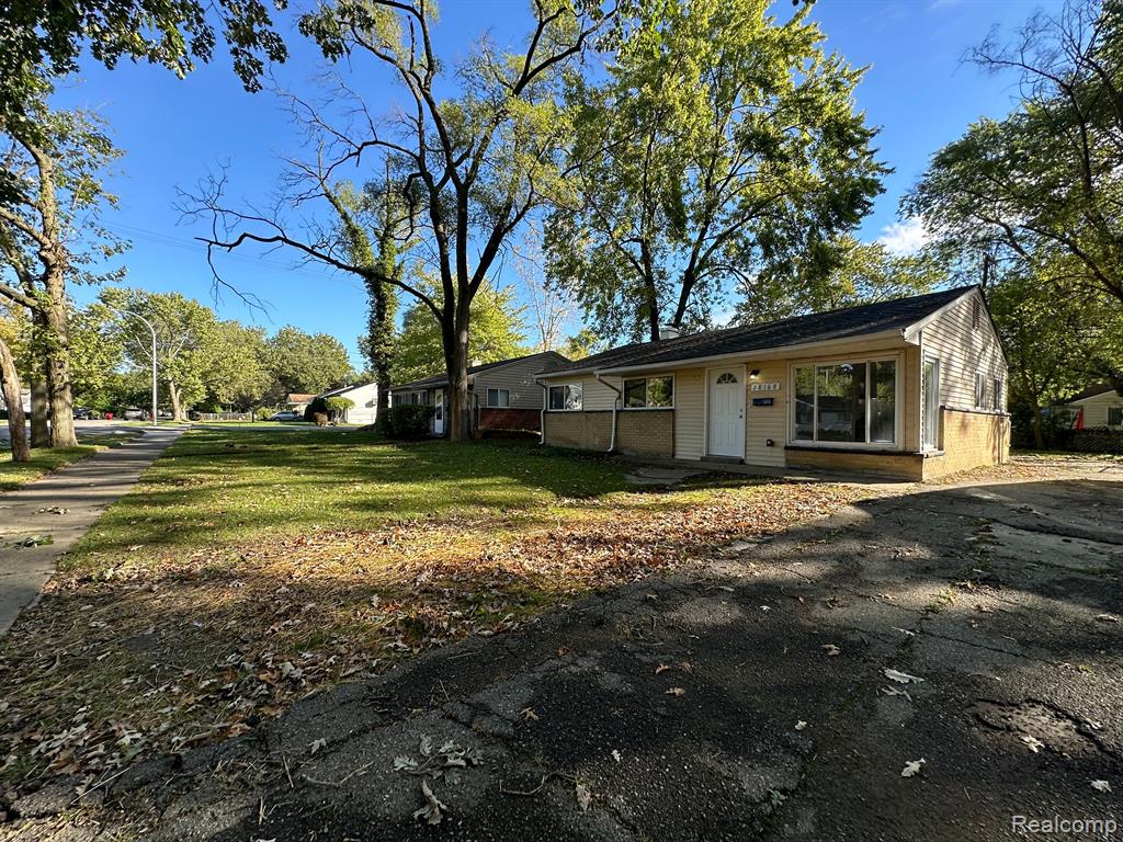 Fairfax St, Southfield, MI 48076