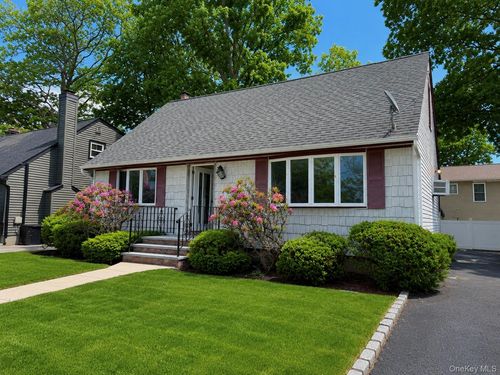 6 Decatur St, Roosevelt, NY, 11575-2471 | Card Image