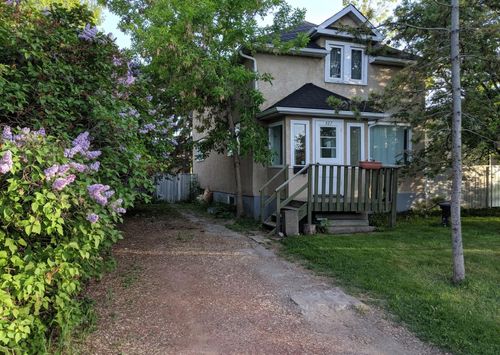 427 53 Avenue Sw, Home with 4 bedrooms, 3 bathrooms and 4 parking in Calgary AB | Card Image