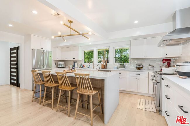 5737 Allott Ave, House other with 6 bedrooms, 6 bathrooms and 2 parking in Sherman Oaks CA | Image 5