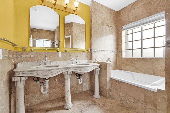 16732 Nw 89 Th Pl, House other with 4 bedrooms, 3 bathrooms and null parking in Miami Lakes FL | Image 43