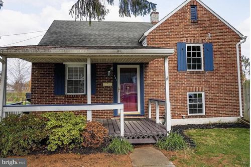 751 Village Rd, YORK, PA, 17404-2626 | Card Image