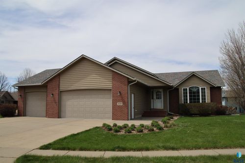809 S Outlook Dr, Sioux Falls, SD, 57106-4610 | Card Image