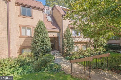 1665 Parkcrest Cir, RESTON, VA, 20190-4953 | Card Image