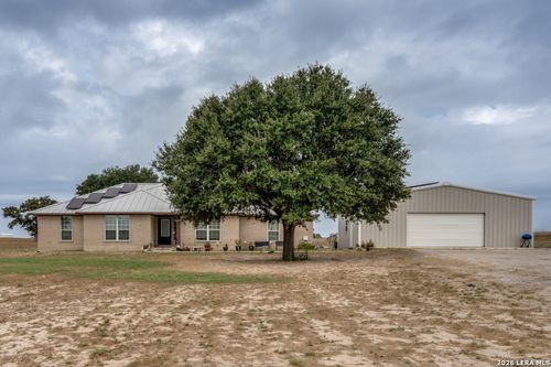 653 Lake Valley Dr, La Vernia, TX, 78121-5142 | Card Image