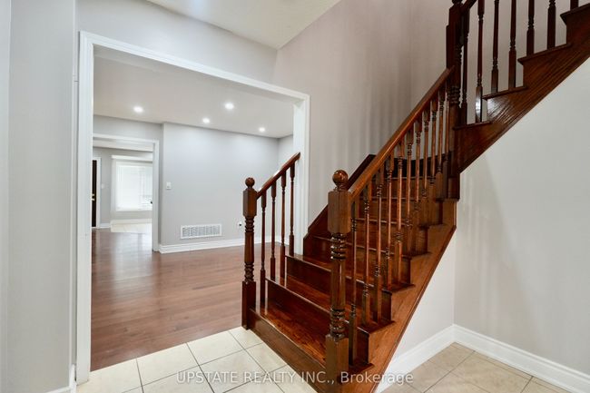 UPPER - 18 Caliper Rd, House attached with 4 bedrooms, 3 bathrooms and 2 parking in Brampton ON | Image 4
