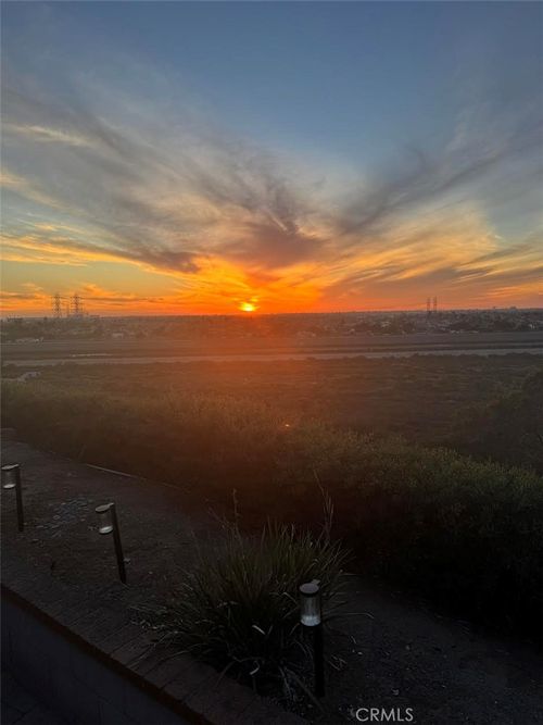 d6-2175 Pacific Avenue, Costa Mesa, CA, 92627 | Card Image