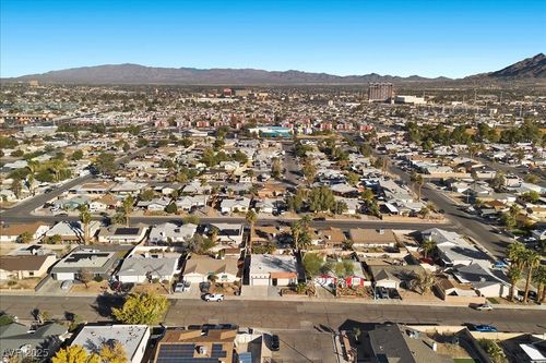 5154 Brownwood Ave, Las Vegas, NV, 89122-6828 | Card Image