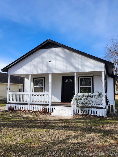 604 N Oak St, Checotah, OK, 74426-1827 | Card Image
