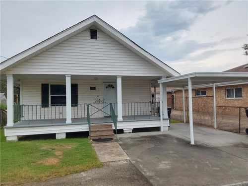 203 6th St, Chalmette, LA, 70043-4227 | Card Image