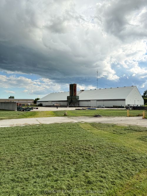 200 Huron St, Wallaceburg, ON, N8A4L3 | Card Image