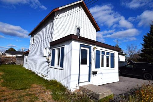 {{alt}} | Card Image