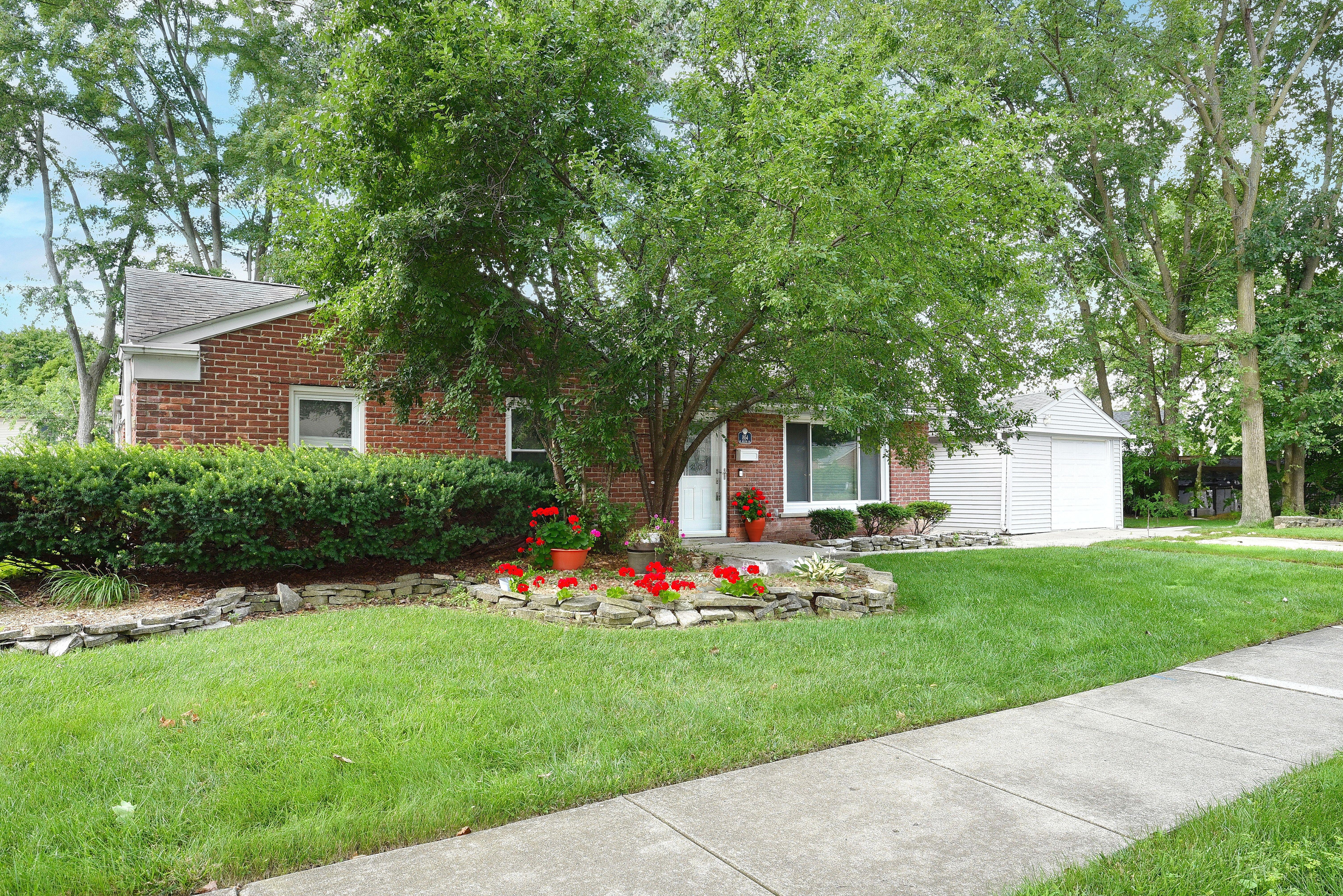 Melton Rd, Birmingham, MI 48009