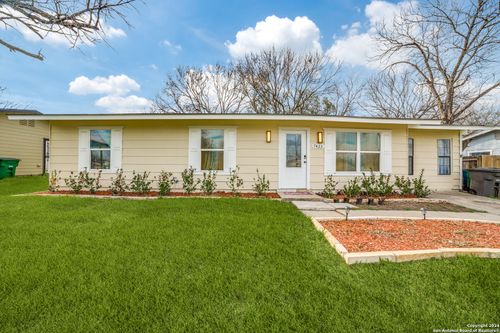 7423 Spur Valley St, San Antonio, TX, 78242 | Card Image