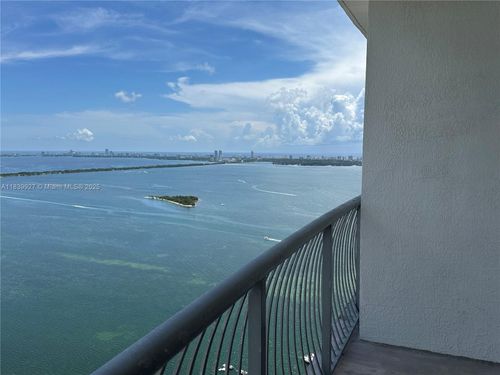 apt-5207-1750 N Bayshore Dr, Miami, FL, 33132-3220 | Card Image