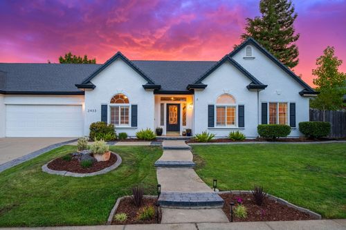 2433 Cumberland Dr, Redding, CA, 96001-5924 | Card Image