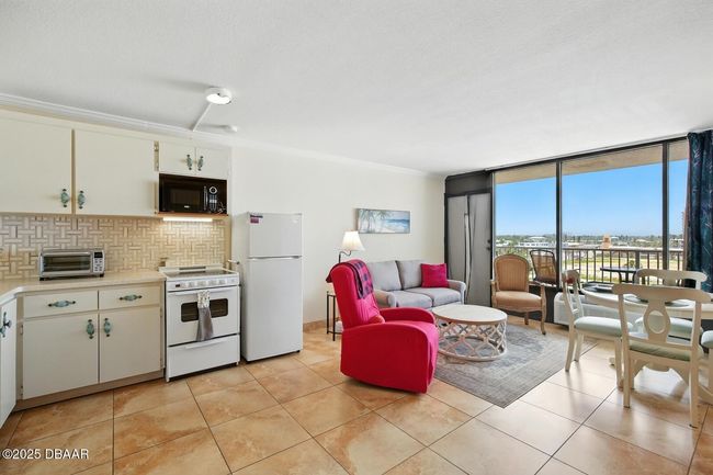 Kitchen/Living | Image 8
