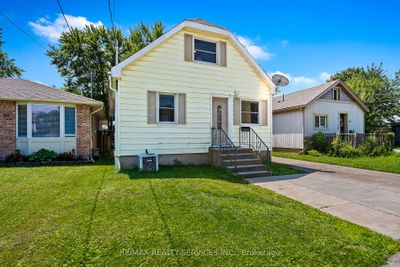 28 Alexandra Blvd, House other with 3 bedrooms, 2 bathrooms and 4 parking in Saint Catharines ON | Image 2