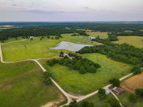 8878 Brown Rd, Fredonia, KS, 66736-7472 | Card Image