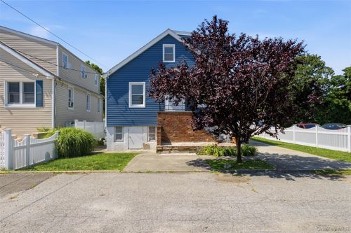 8 5th St, Bayville, NY, 11709-2433 | Card Image