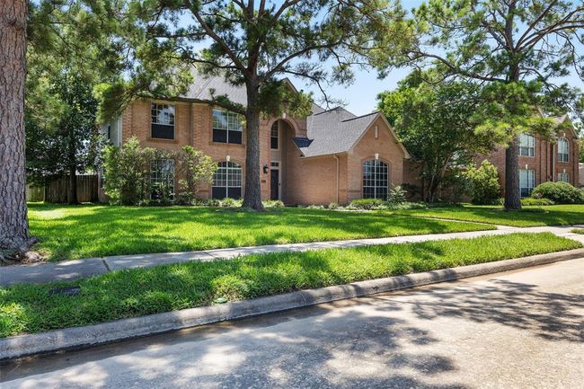 Front of home | Image 16
