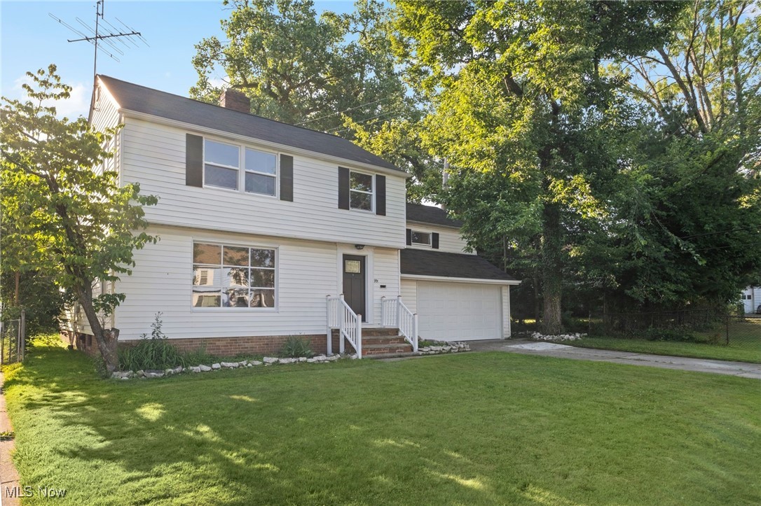 Quarry Dr, Cleveland Heights, OH 44121