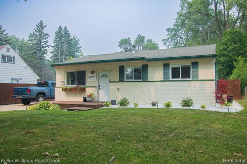 3809 Wedgewood Dr, Lansing, MI, 48911-2181 | Card Image
