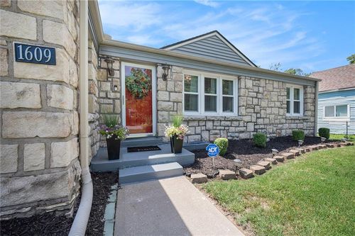 1609 E 75th St, Kansas City, MO, 64131-1828 | Card Image