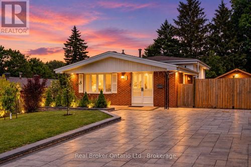 647 Manly St, Midland, ON, L4R3G7 | Card Image