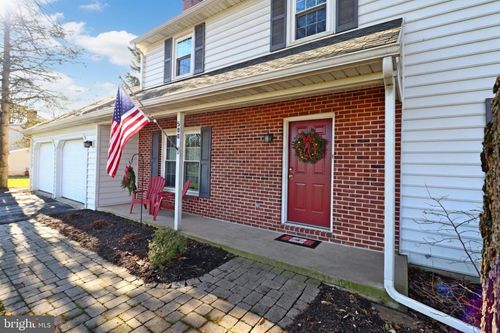 588 Crosswinds Dr, LITITZ, PA, 17543-9332 | Card Image