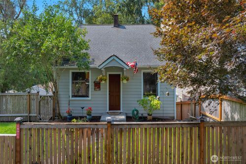 18011 83rd Ave Ne, Kenmore, WA, 98028-1857 | Card Image