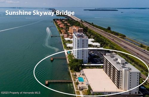 201-7100 Sunshine Skyway Ln S, St. Petersburg, FL, 33711-5104 | Card Image