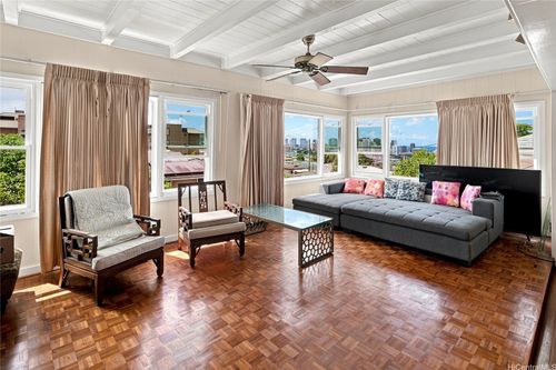 d-654 D Walea Place, Honolulu, HI, 96817 | Card Image
