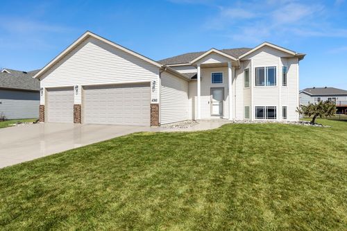 4745 48th Ave S, Fargo, ND, 58104-6041 | Card Image