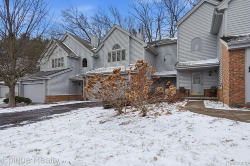 6607 Ridgeview Dr, Clarkston, MI, 48346-4456 | Card Image
