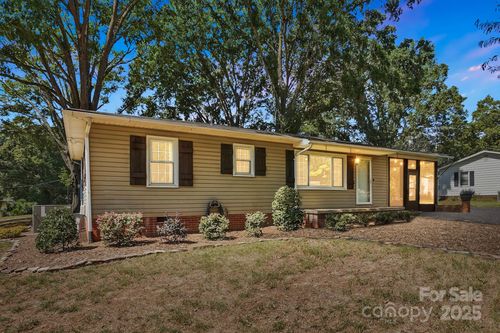 301 Dogwood St, Locust, NC, 28097-9571 | Card Image